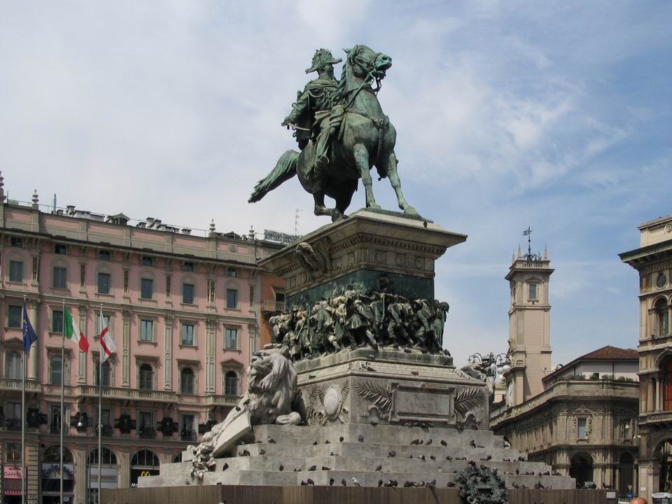 Viktor Emanuel szobra Milánó