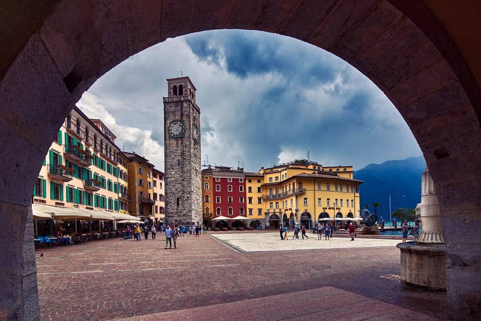 piazza iii novembre riva del garda